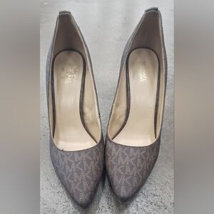 Pointed Pumps + Fanny Pack Combo